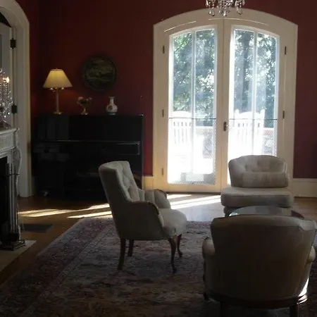 The Vanlandingham Estate Hotel